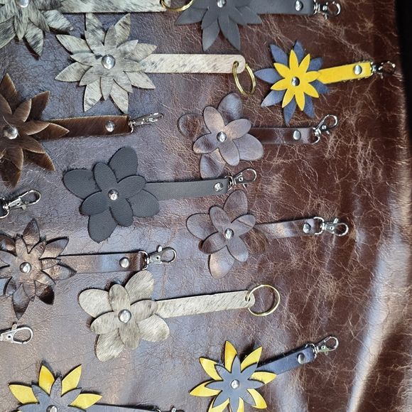 Handmade Leather Flower Keychains - Picture 2 of 7